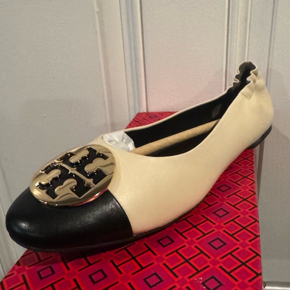 Tory Burch Cream and Black Loafers with Gold Accent - Picture 2 of 4